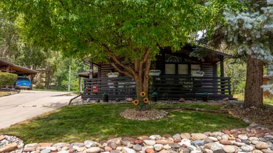 125 Center Dr 1